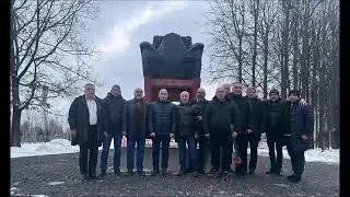 Возложение цветов в аллее Памяти на 