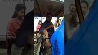 Taxi   wale  ne Jhotwara  me   ldki  ko chedaa  toh  hua  asa..  jo  aap  soch bhi  nhi  skte  hai..
