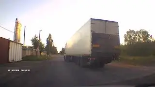 Почти ДТП. Дальнобойщик подрезал при обгоне. Донецкая область.