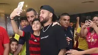 REGARDEZ CE QUE NEYMAR A FAIT LORS DU PREMIER ENTRAÎNEMENT COLLECTIF DE L'ÉQUIPE BRÉSILIENNE