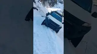 The Pajero Sport was stuck on the side of a cliff. It was pulled out without damage using a pulle...