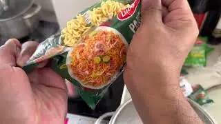 How to cook 4 pancit canton with different flavors at the same time (chilimansi + kalamansi)