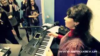 Фрагмент группового урока вокала в школе вокала improvination. Ирина Цуканова