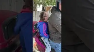 Алиса со старшим братом. Как же быстро бежит время, когда то и он был малышом.