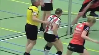 Судья, не приставай к девушке!
