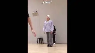 shua be like: "guys, wait for me" 😔😆 #seventeen #joshua #svt #insideseventeen #shorts