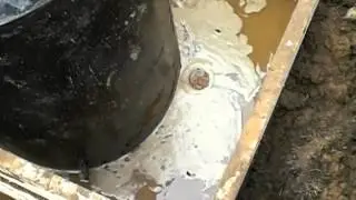 Поставили кессон весной с высоким уровнем грунтовых вод