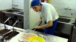 šilo luka peče pizzu