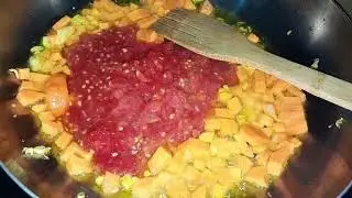 Chinese favourite vegetable | Sweet lufah soup with tomatoes and carrots