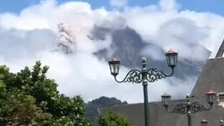 Video Amatir Warga Erupsi merapi 12 Des 2021