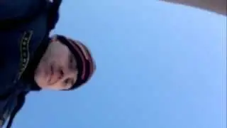 кедровка ест рыбу