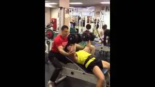 перданул в спорт зале