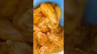 Fried chicken wings. #juicyfriedchicken #recipe #foodie #friedchickenlegs #youtubeshorts #cooking