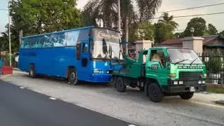 Beginilah tugas seorang pilot lori tunda...😂😂😂🌹🌹🌹👍👍👍