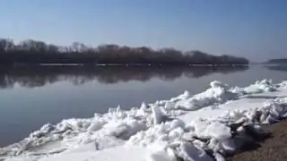 Ледоход , лодочная станция. Начало сериала ЖИЗНЬ НА РЕКЕ