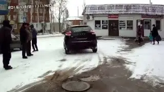 У LADA X- Ray примерзло колесо!