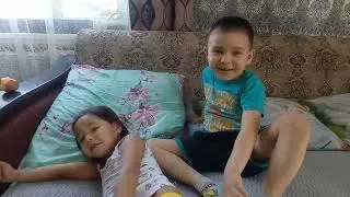 В садике отключили отопление. Заболели. Опять на больничном, в садике очень холодно. Утро. Мы дома.