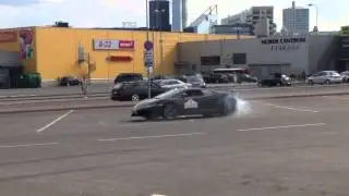 Lamborghini Gallardo LP560 Burnout and small drifts !