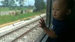 Naik kreta bareng anak istri tercinta