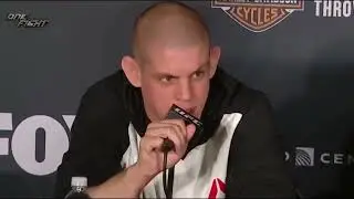 БОЙЦЫ ОСТАНОВИВШИЕ БОЙ БЕЗ РЕФЕРИ В UFC.