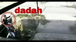 Detik detik Dua Wanita Naik motor jatuh masuk got