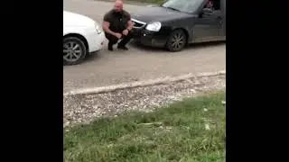 Мужик против двух приор,просто гигант.