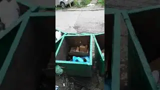 Ваня прыгает в мусорный бак