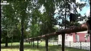 Un amorti crânien après un double backflip