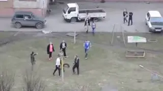 Один боксёр против толпы гопников