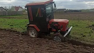 Вспашка поля на Самодельном тракторе с Конским плугом