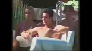 Adam havuza işedi insanlar şokta