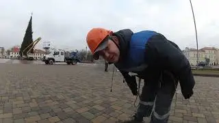 На площади Ленина ставят елку и украшают город