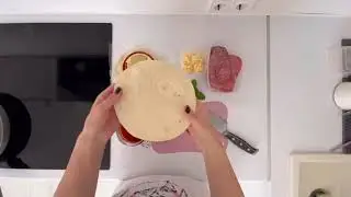 Быстрая пицца на сковороде!очень вкусно!