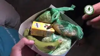 Ифтар в мечети лагеря беженцев из Бирмы