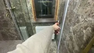 Душевая кабина в мансарде, огромное размеры кабины, респект строителям👍