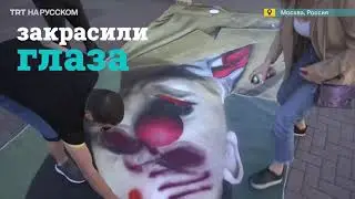 Реакция прохожих на Гитлера в центре Москвы