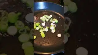Мексиканский салат с курочкой  BBQ, тортилья чипсами и лаймом. Hello Fresh