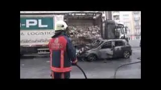 Otomobilde başlayan yangın TIR'ı da yaktı