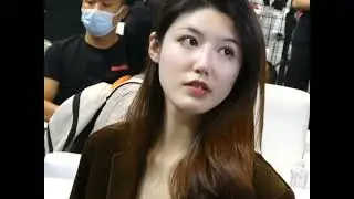 车模小乌苏坐在那里直播