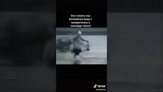 моя дочка гуляла по пляжу🤣