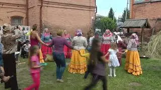 Игры наших бабушек во дворе дома купца И А  Левако