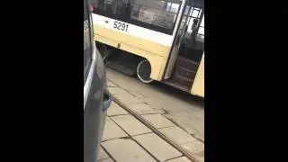 Трамвай на асфальте