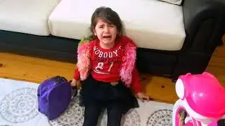 Nevra'ya Kargodan Sürpriz Hediye Geldi.Babası Pembe Bisiklet Almış