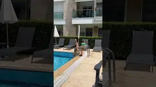 Anne olmak böyle işte😂 Haziran gelmeden havuza soktu beni🫠 #kidsofyoutube #summervibes