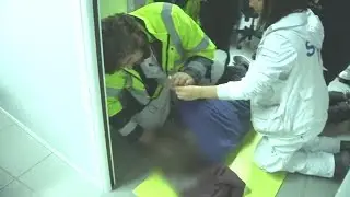 A former drug addict falls into a coma in a social center