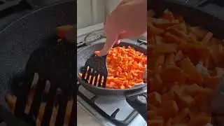 Как пожарить свинину на сковороде  / свинина с морковью и луком  #рецепты