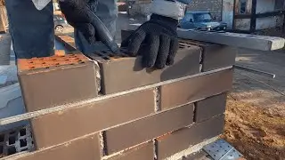 Строительство дома. Завели пилястры, начали класть стены.