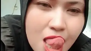 Bunda main lidah hot