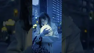 따가운 찡그리는
