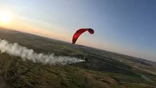 PARAMOTOR Flying with hot air balloon and smoke sistem